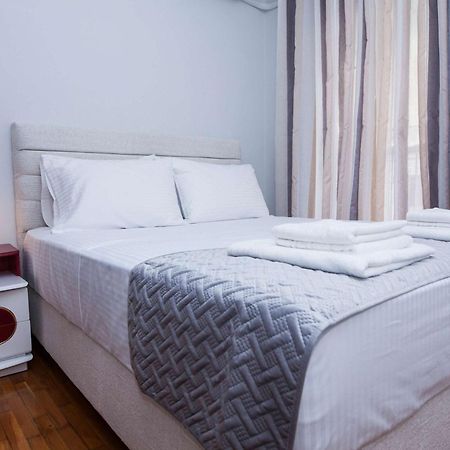 Central 2 Bd Apt With Balcony By Monastiraki Athens Luaran gambar