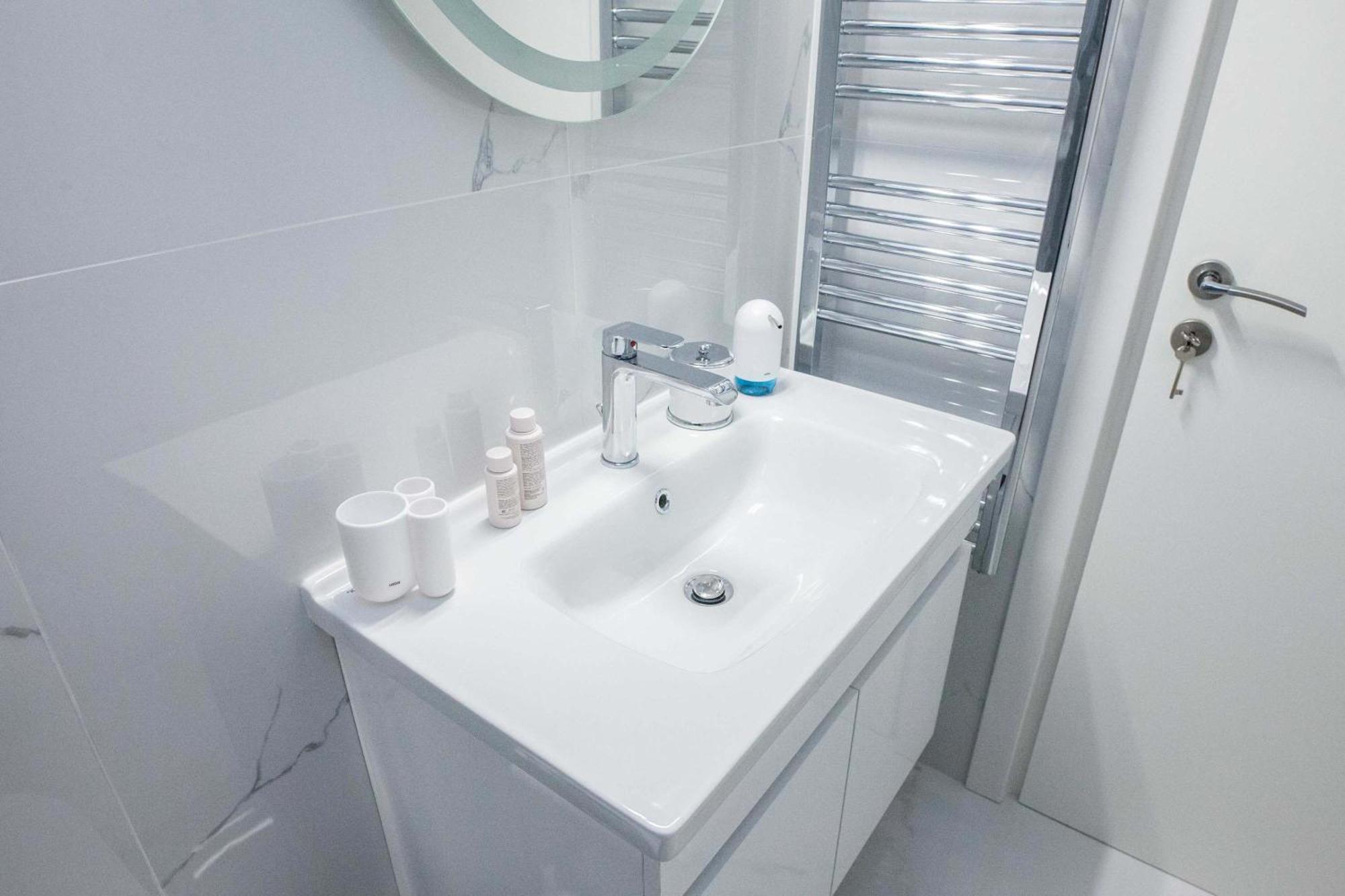 Central 2 Bd Apt With Balcony By Monastiraki Athens Luaran gambar