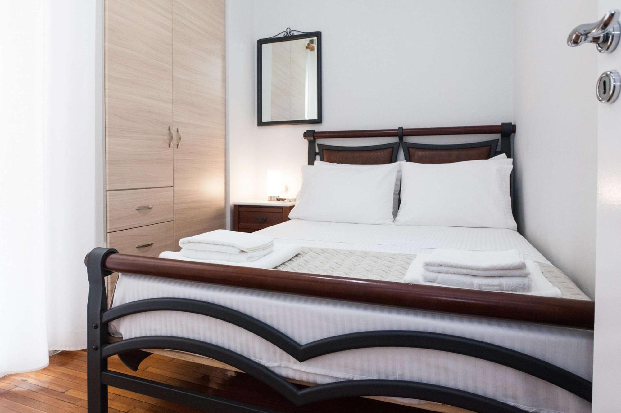 Central 2 Bd Apt With Balcony By Monastiraki Athens Luaran gambar