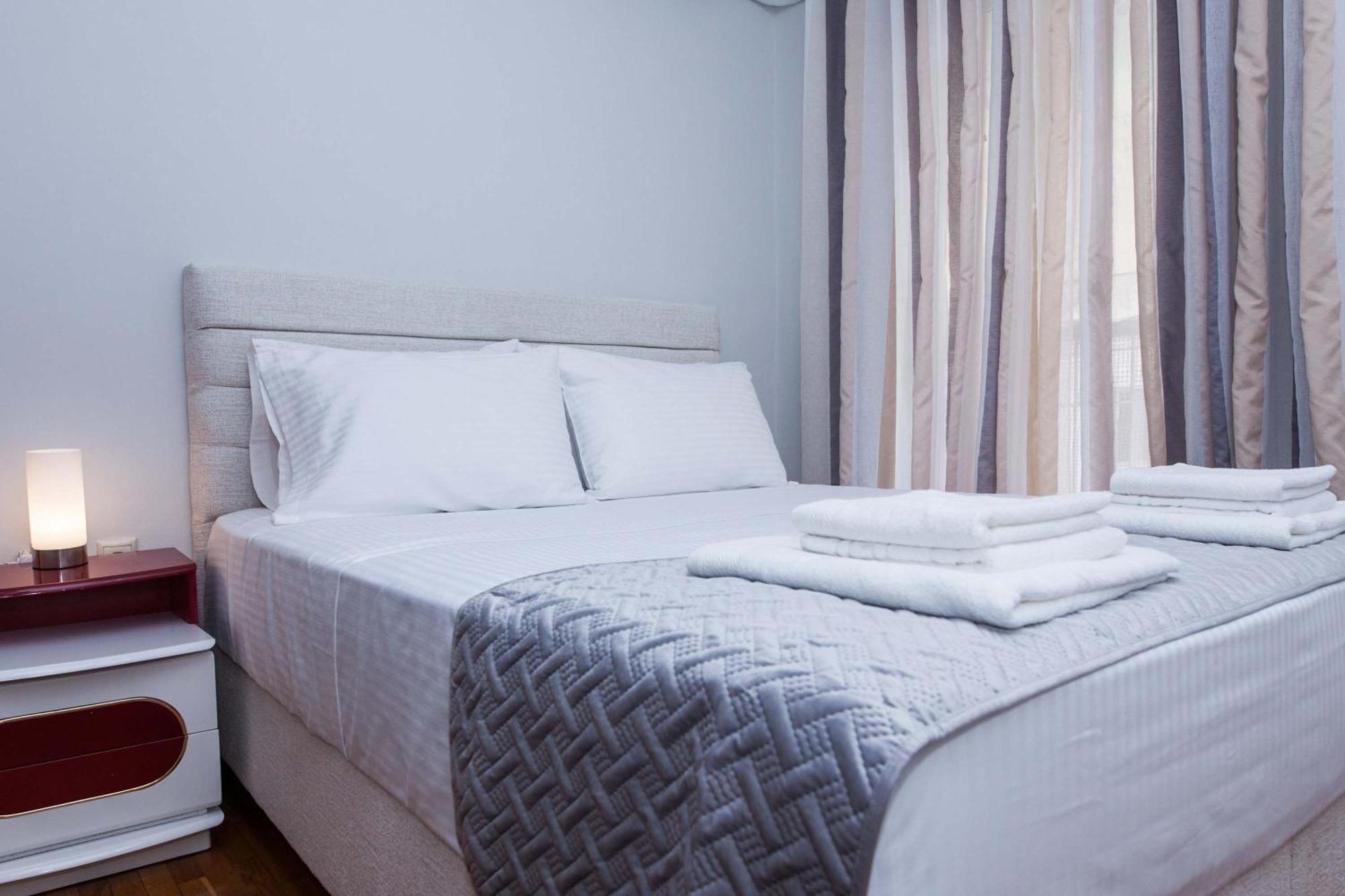 Central 2 Bd Apt With Balcony By Monastiraki Athens Luaran gambar