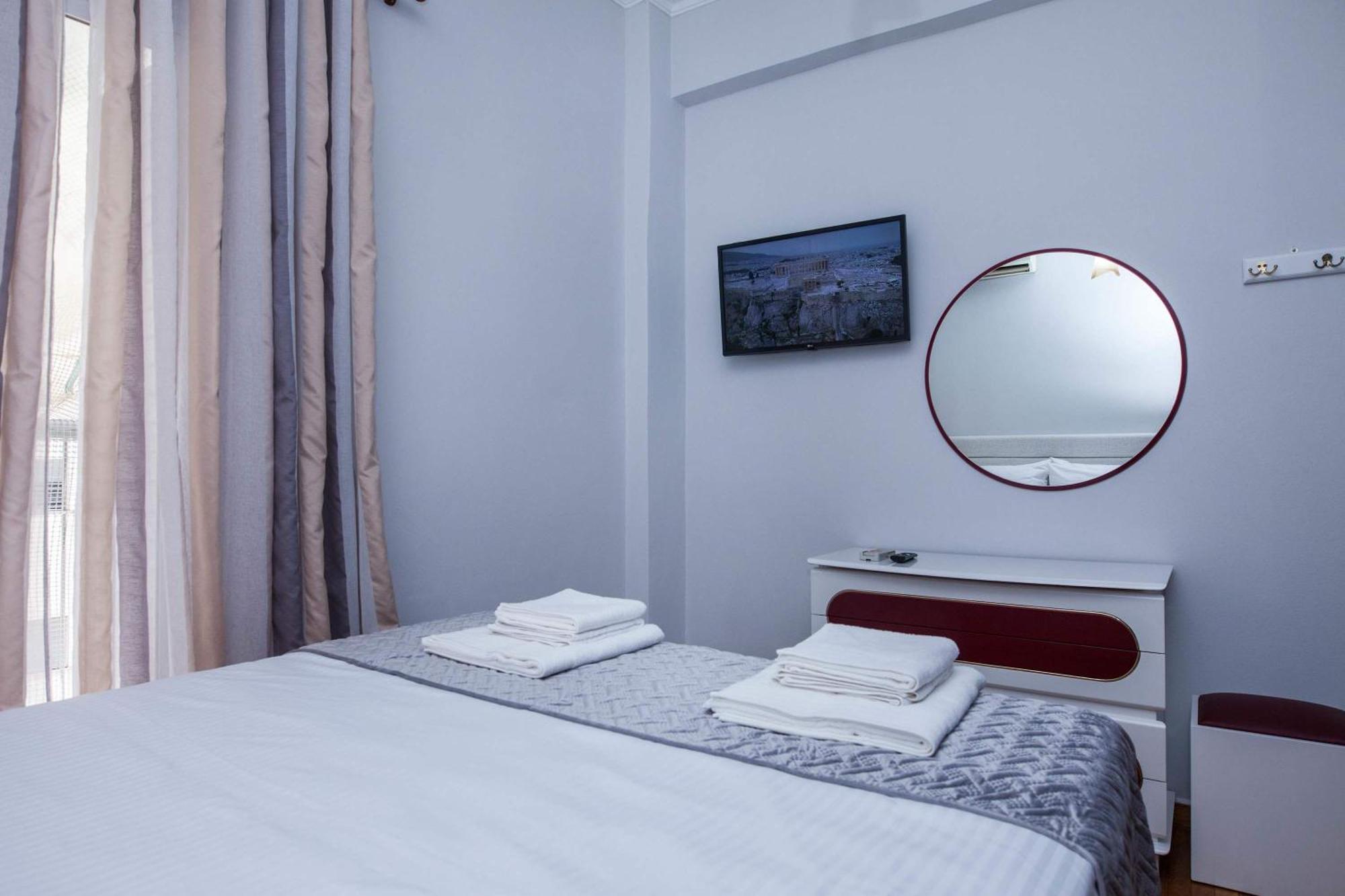 Central 2 Bd Apt With Balcony By Monastiraki Athens Luaran gambar