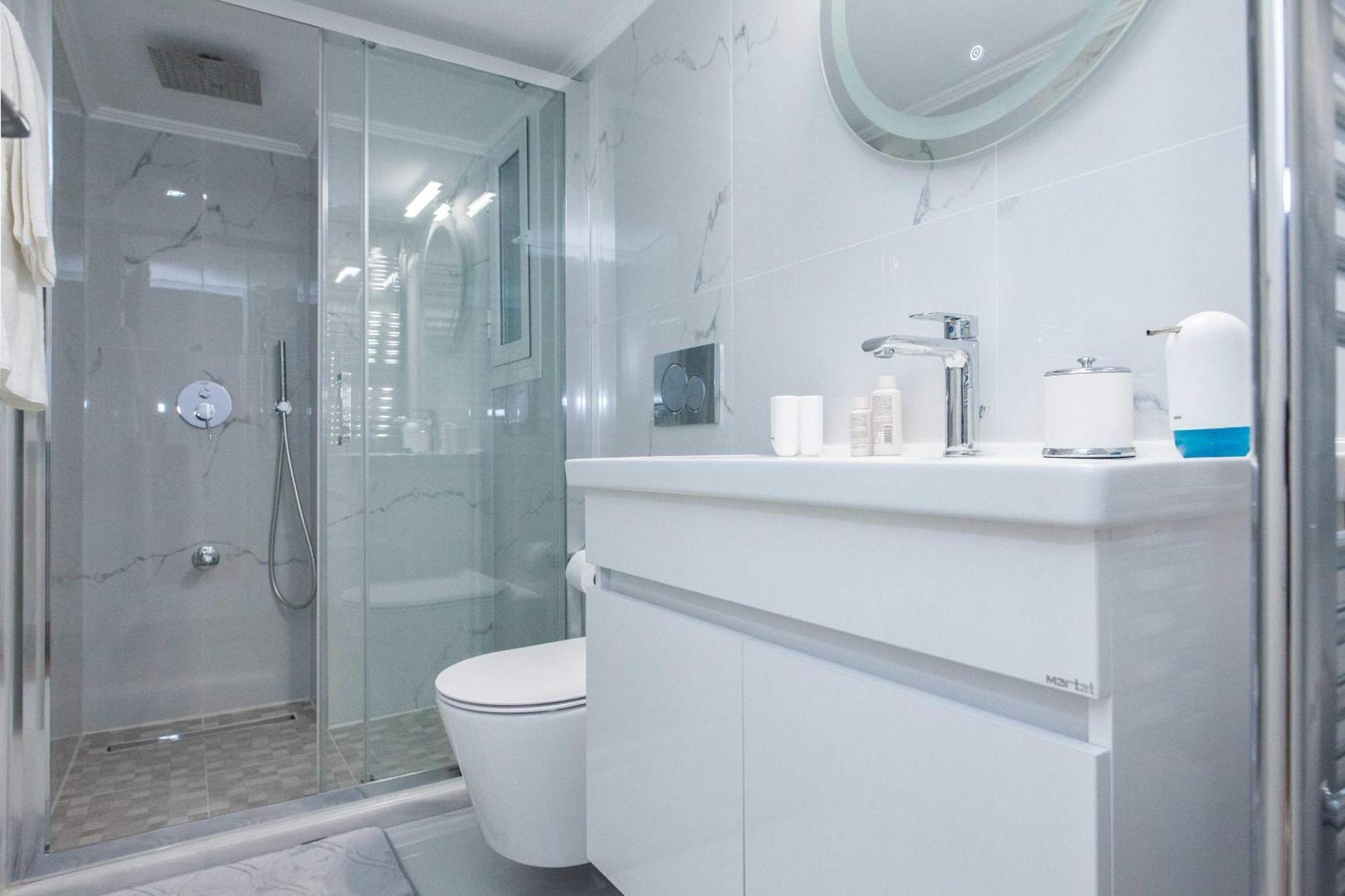 Central 2 Bd Apt With Balcony By Monastiraki Athens Luaran gambar