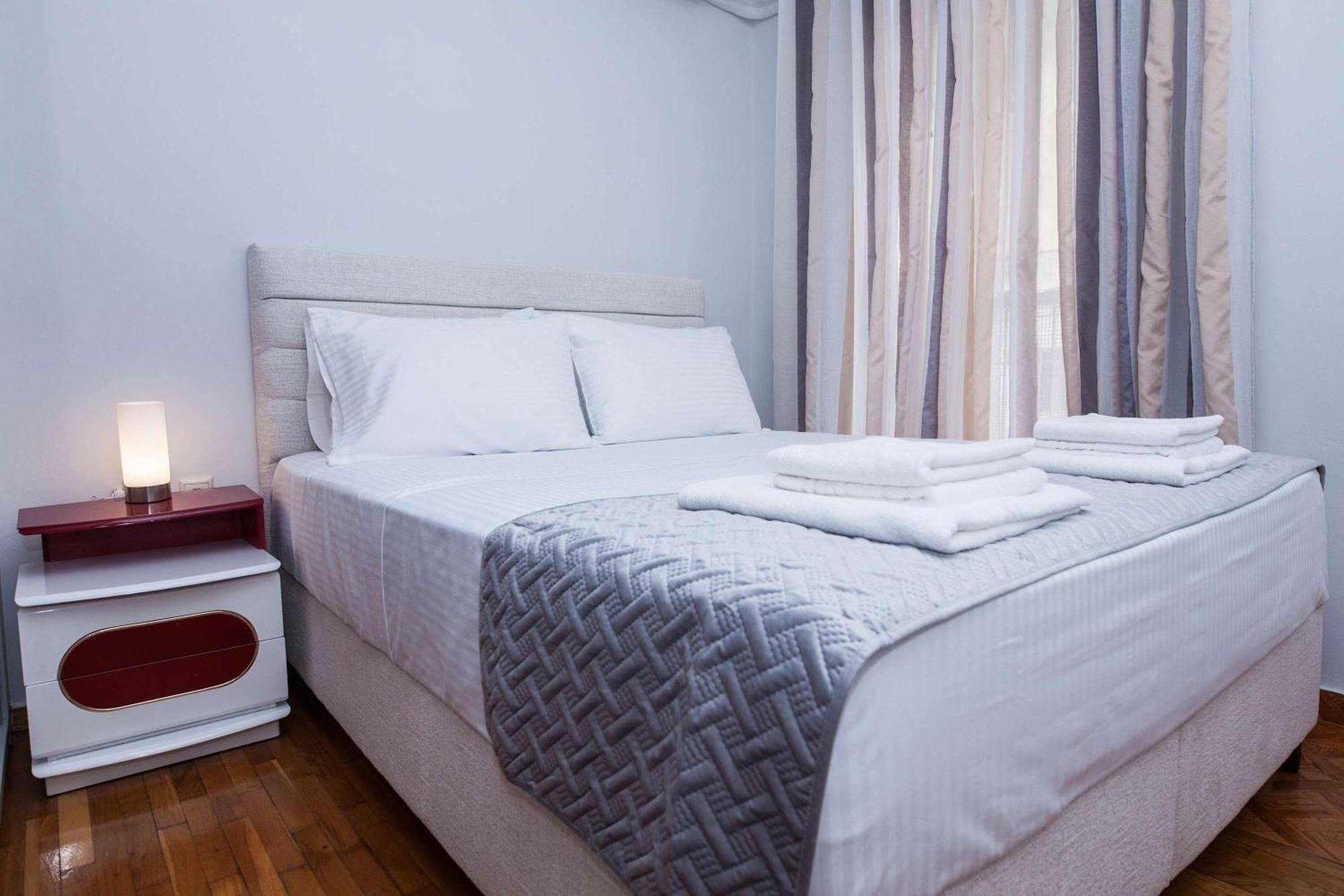 Central 2 Bd Apt With Balcony By Monastiraki Athens Luaran gambar
